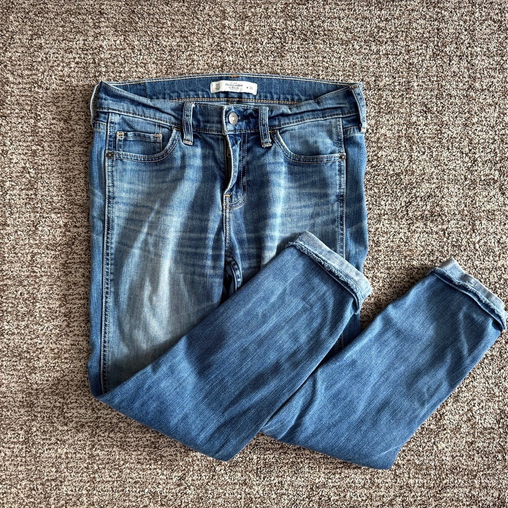 Abercrombie and Fitch Distressed Mid Rise Cropped Jeans size 00 w24